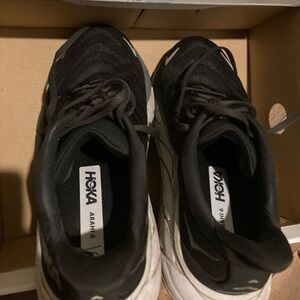 Hoka Arahi 6  running shoes
